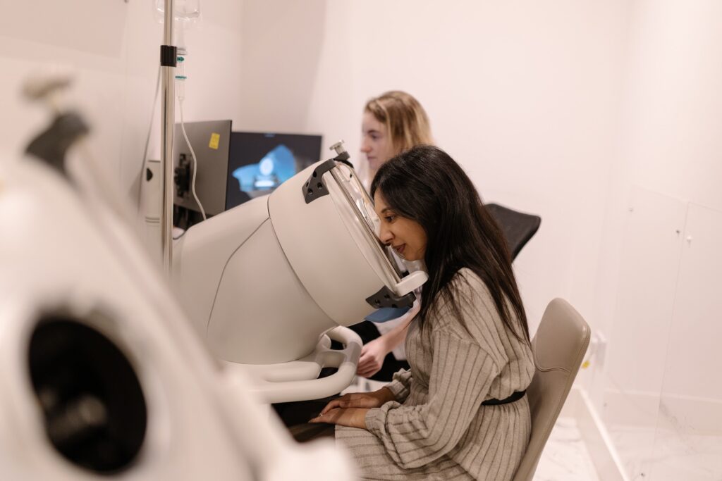 high tech eye scan for london vision clinic