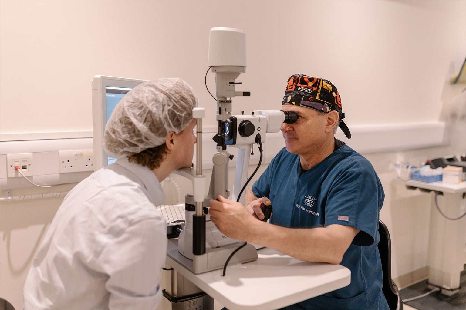 suregeon-eye-testing