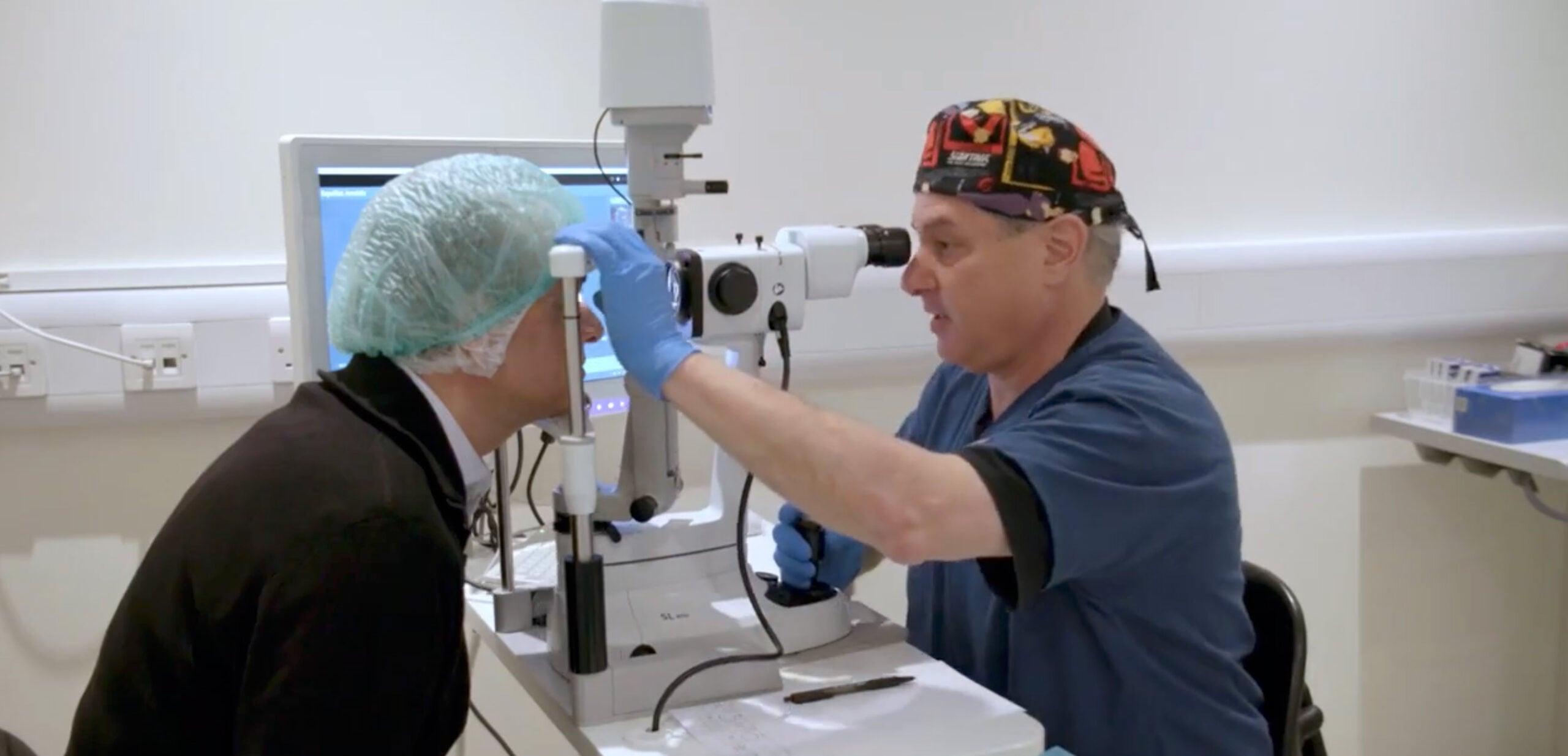 surgeons-having-laser-eye-surgery-by-other-surgeons